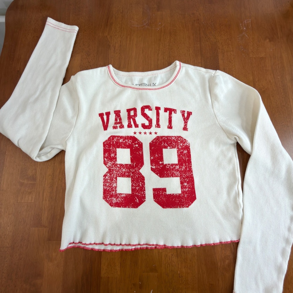 Modern Lux Womens Varsity 89 Graphic Ribbed Long Sleeve Crop Top Cream Red Med
